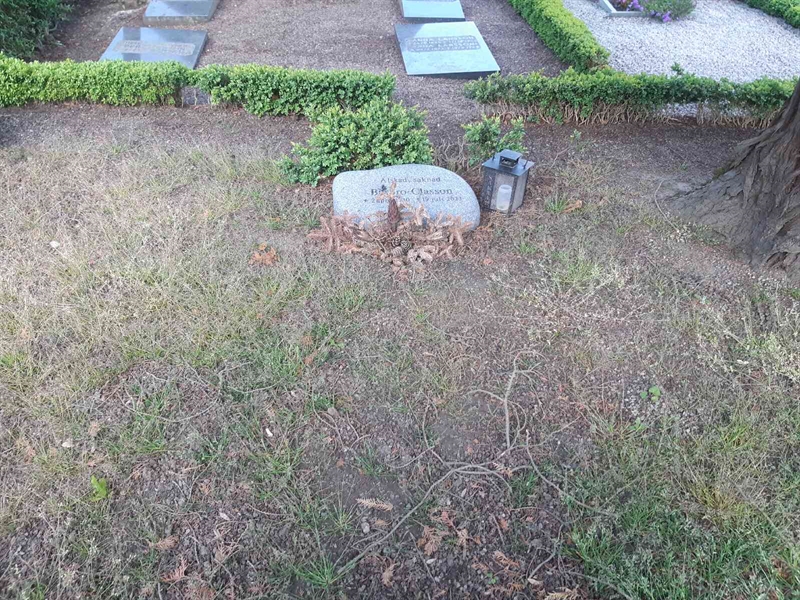 Grave number: SG F    16