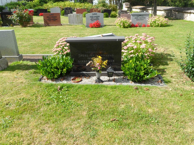 Grave number: SK D   171, 172