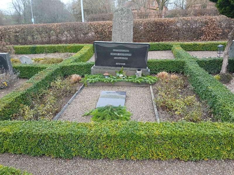 Grave number: Si J   149, 150, 151