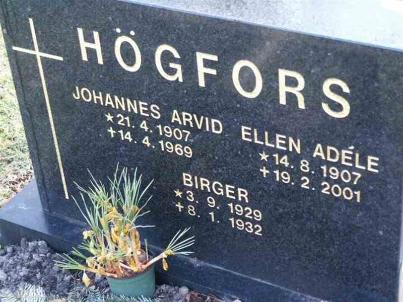 Grave number: 1 GA 06 527-528