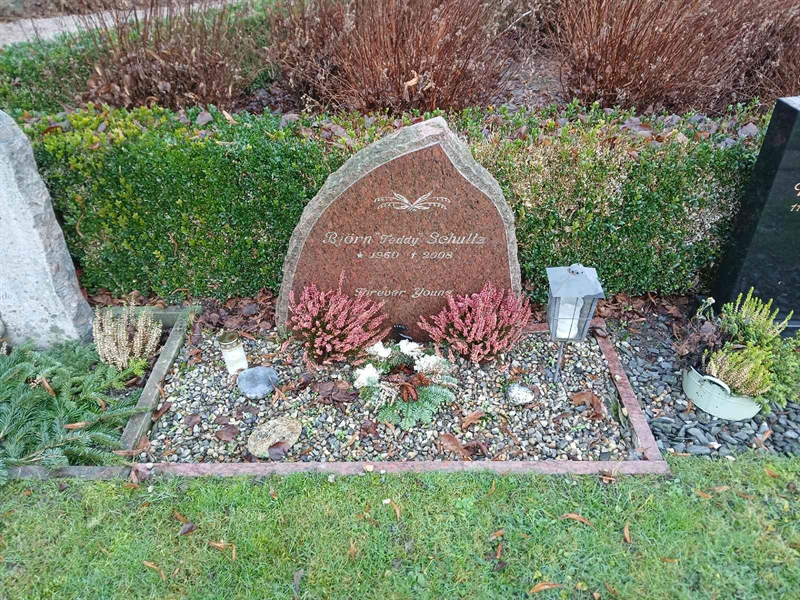 Grave number: Si U    64