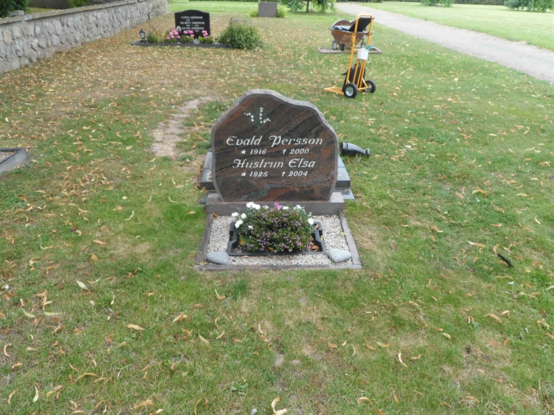 Grave number: SNK N     3, 4
