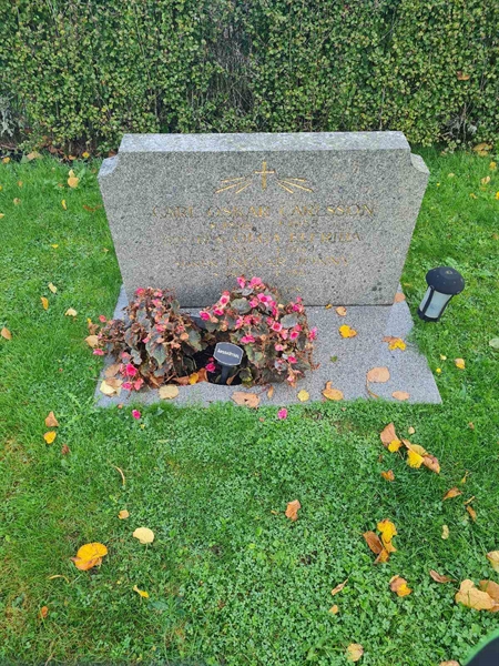Grave number: K1 02   275, 276