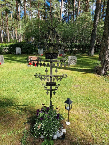 Grave number: 1 KV.8   395
