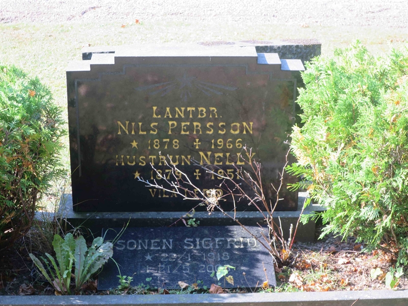 Grave number: HK C   194, 195