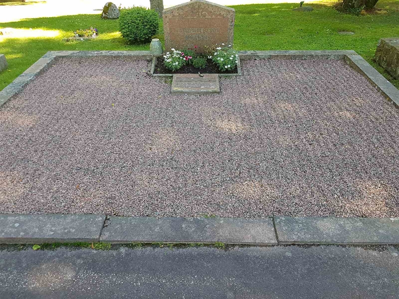 Grave number: 01  2081