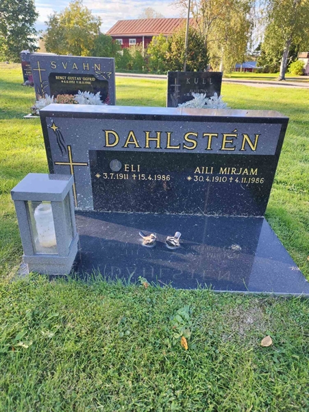 Grave number: 1 GB1 03     32-33