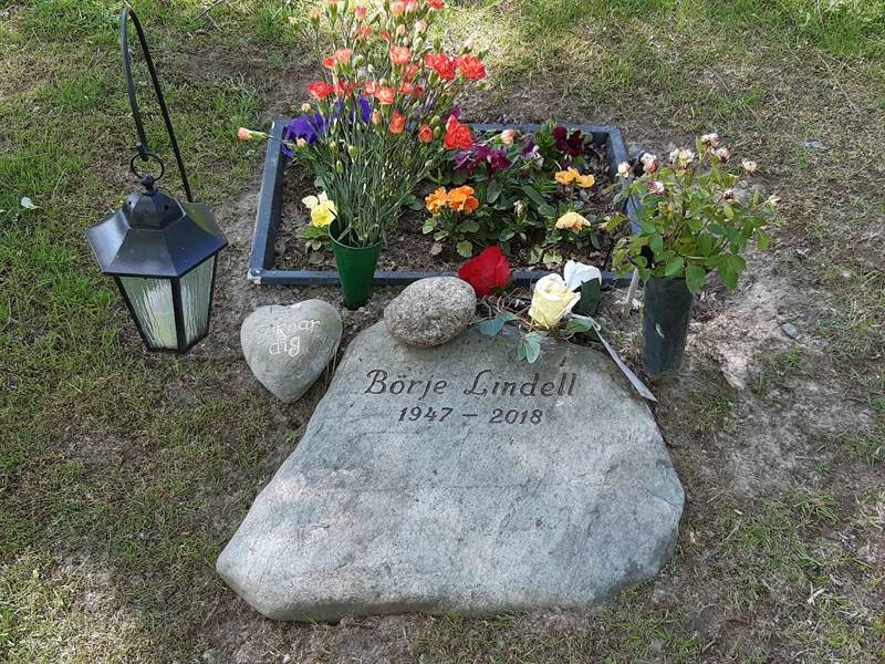Grave number: KA 15     4