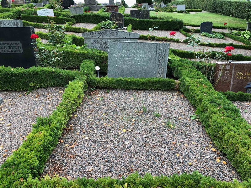 Grave number: Kå 21    23