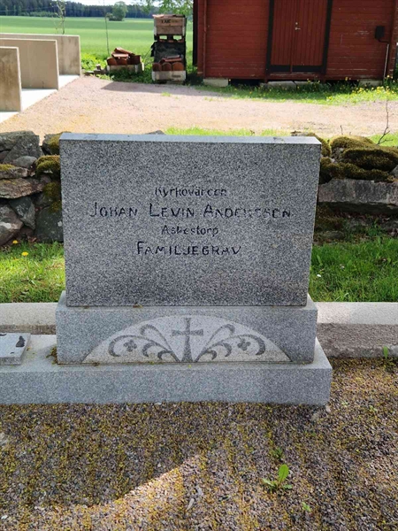 Grave number: 03 A  382