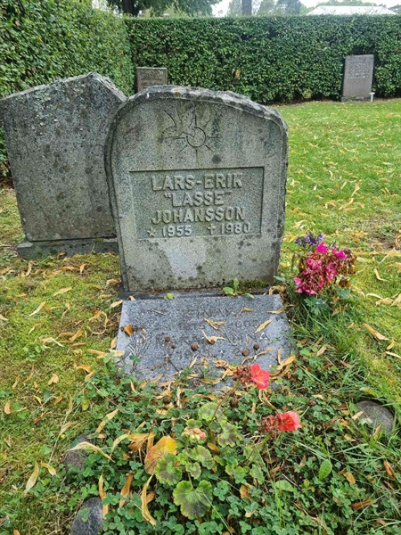 Grave number: 1 13   92