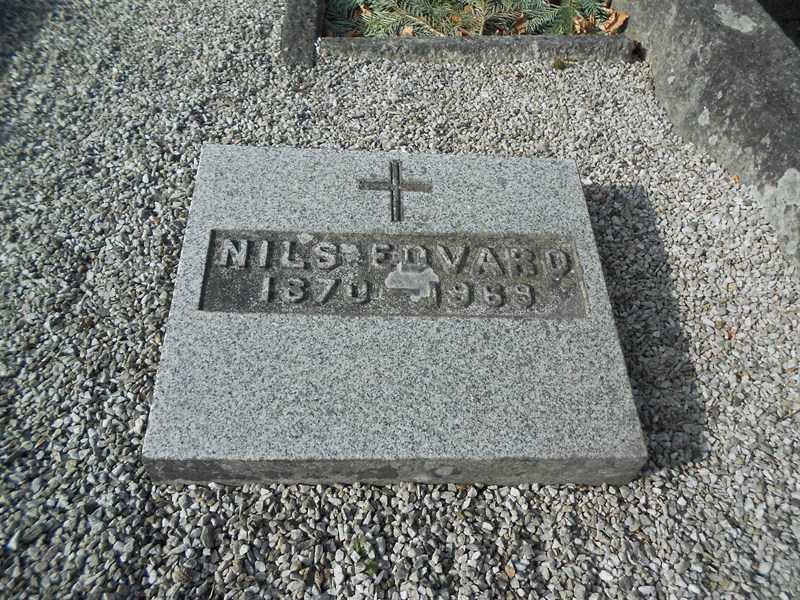 Grave number: NÅ G1    50, 51, 52