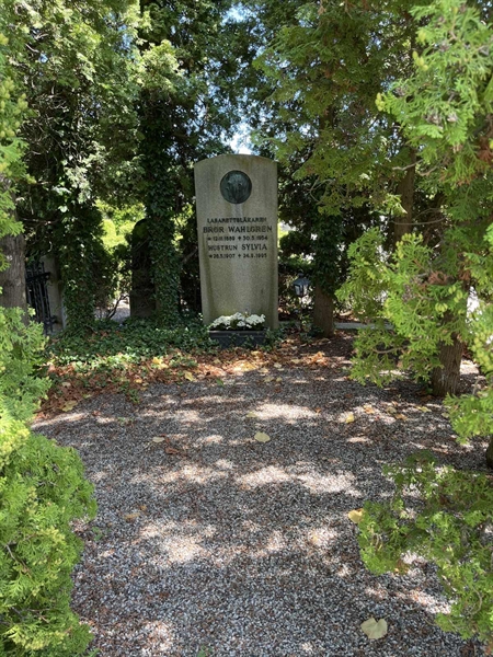 Grave number: NK IV     4