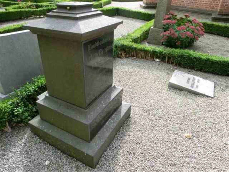 Grave number: TU 04    009