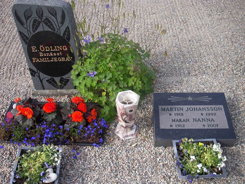 Hautatunnus: AK A   689-691