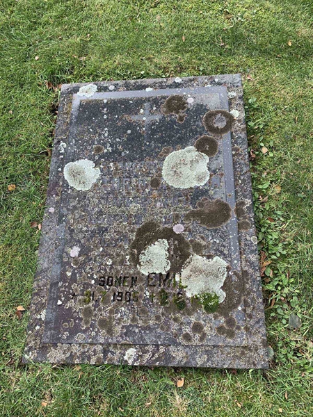 Grave number: VK B   103, 104