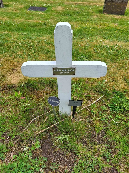 Grave number: kö 01 14   128