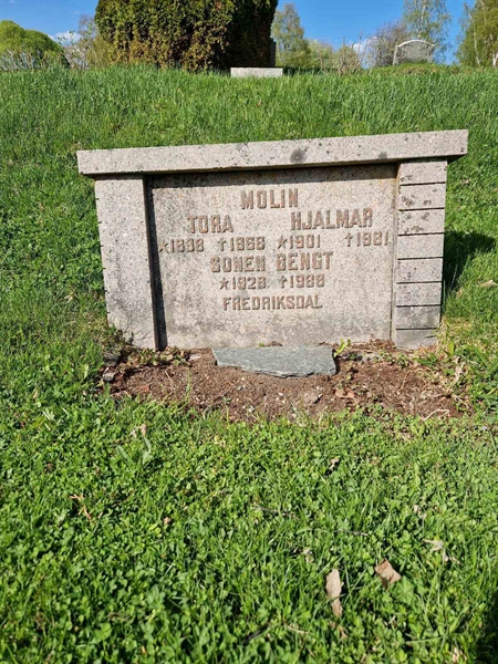 Grave number: 501 22 4726-4728
