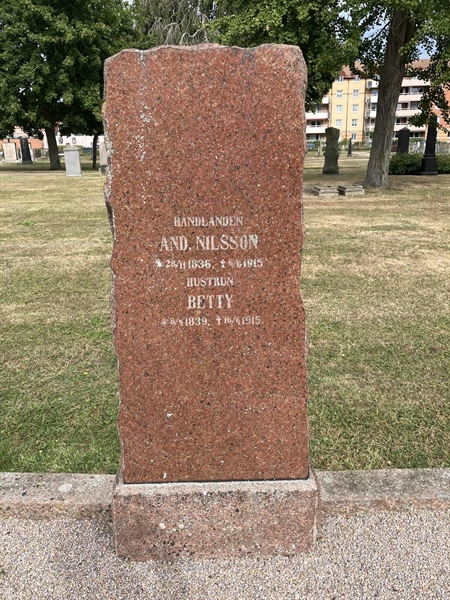 Grave number: G 02 12