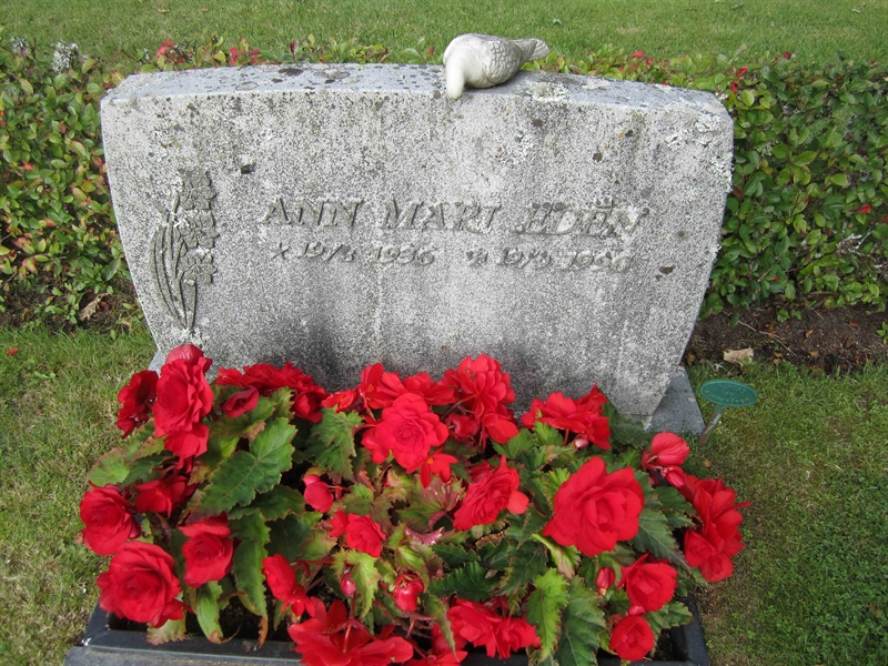 Grave number: 2 AF   108-109