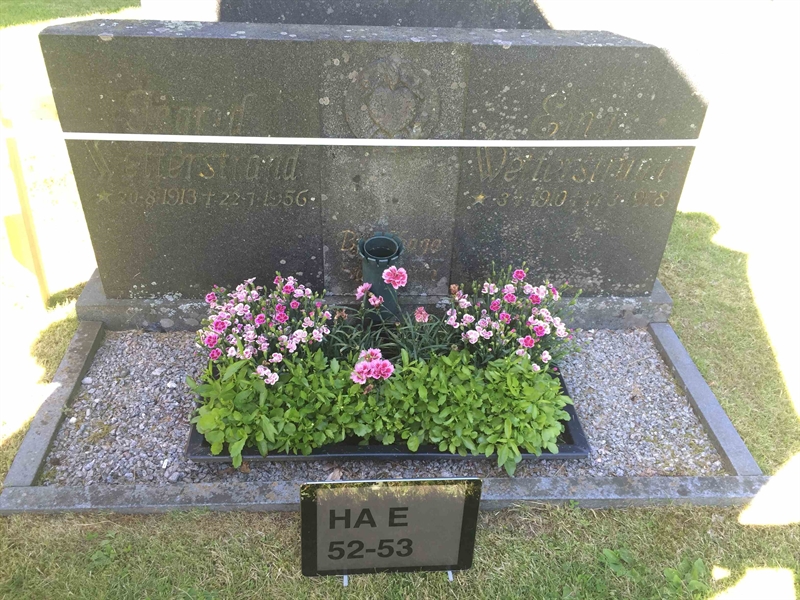 Grave number: HA E    52, 53