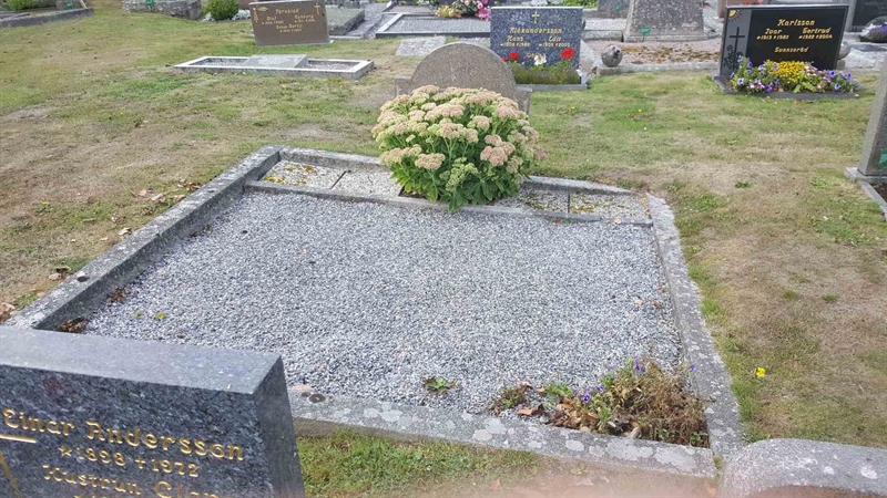 Grave number: LG 001  0103, 0104