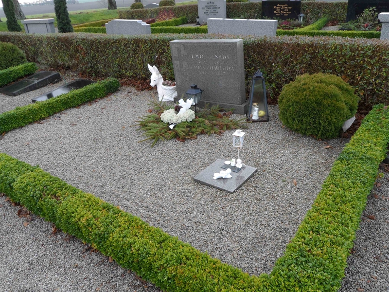Grave number: ÖTN NVK2    43, 44, 45