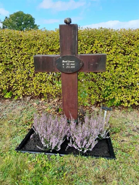 Hautatunnus: 2 NYA   752-753