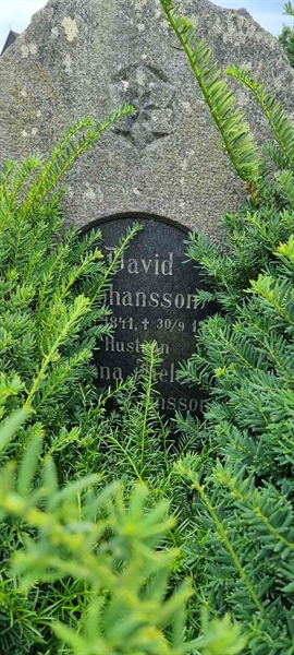 Grave number: LM 1 14  008