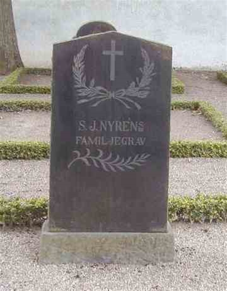 Grave number: BK F   136, 137, 138
