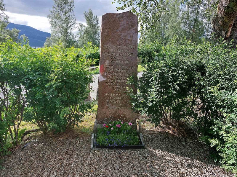 Grave number: K A    24