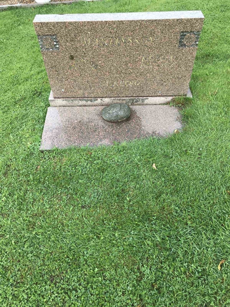 Grave number: B 01   164, 165