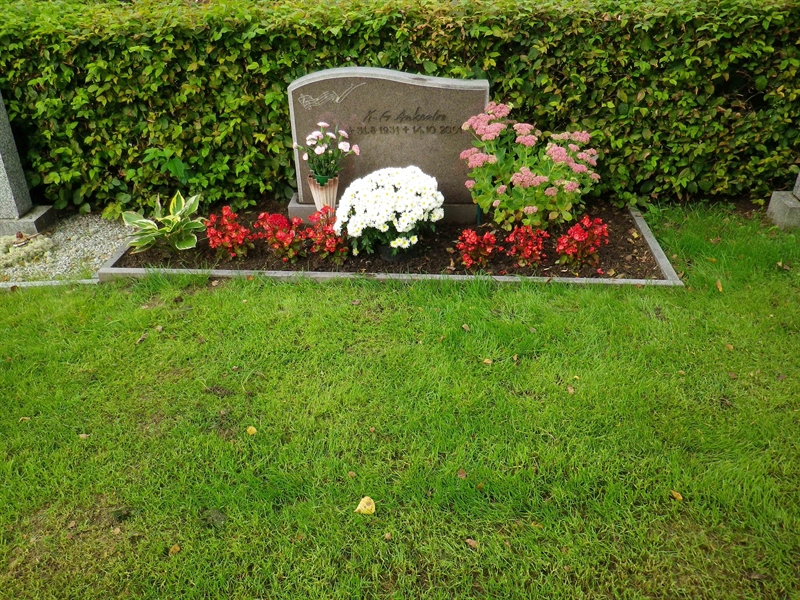Grave number: OS N   101, 102