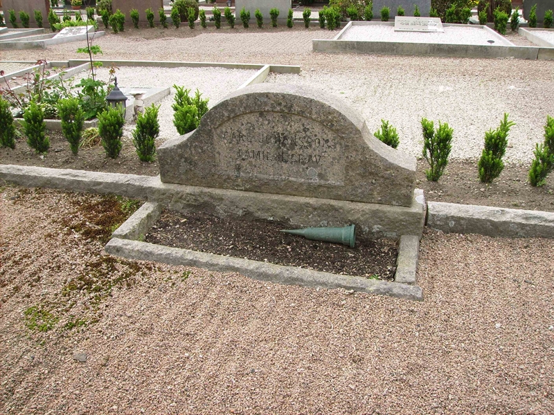 Grave number: LM 2 18  180