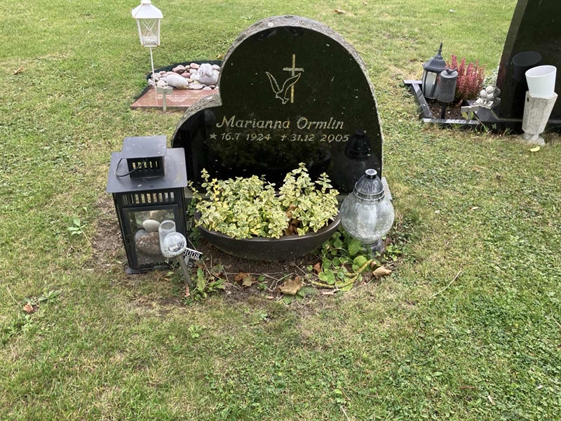 Grave number: R 03    14, 15