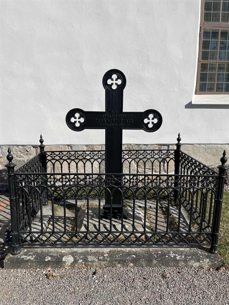 Grave number: H 4 24