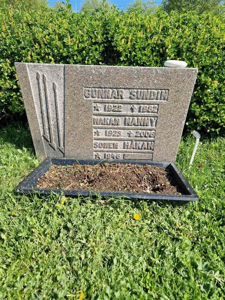 Grave number: 501 24 4973-4974