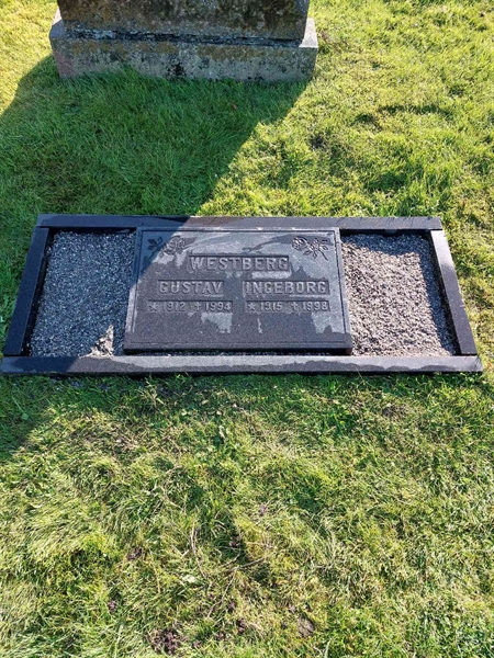 Grave number: KN 02   462, 463