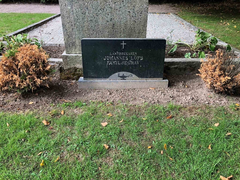 Grave number: RK G    25, 26, 27