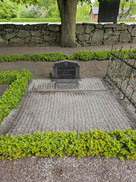 Grave number: 2 A 25-26