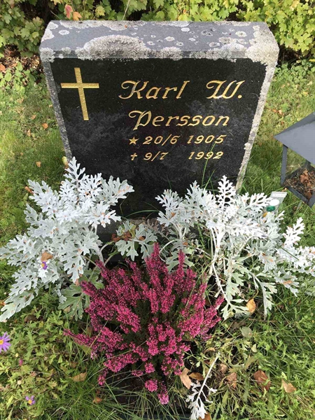 Grave number: ÅR B    10, 11, 12