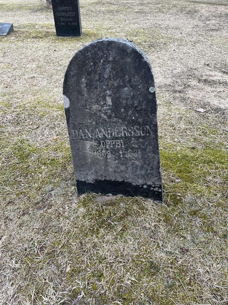 Grave number: R 3   121-E