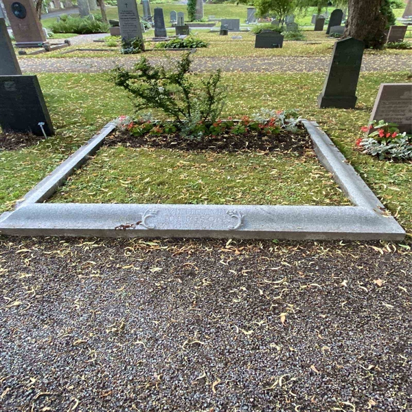 Grave number: 1 E    34