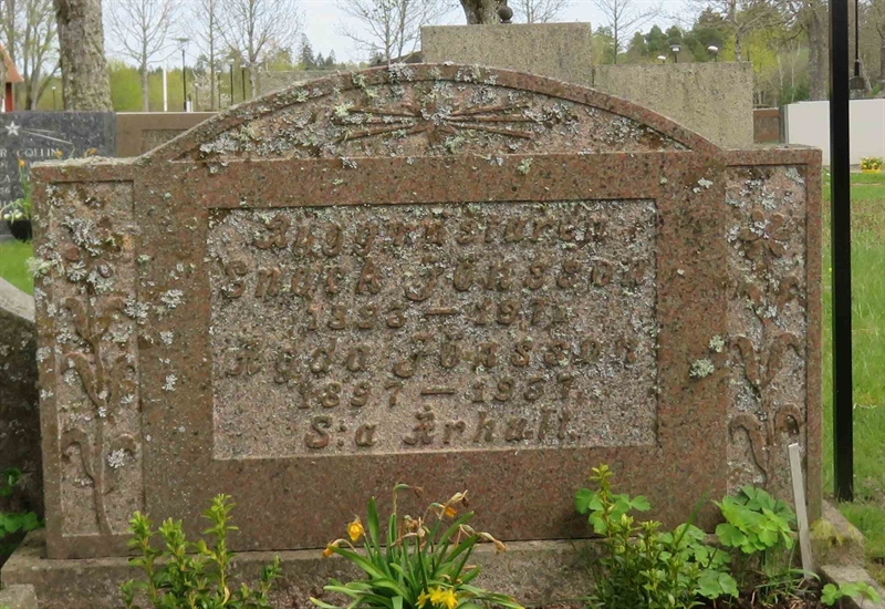 Grave number: 01 D   105, 106