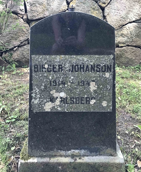 Grave number: TJGL E    32