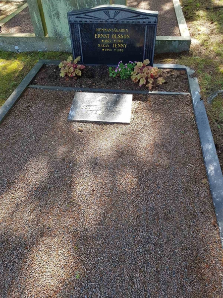 Grave number: 01   633