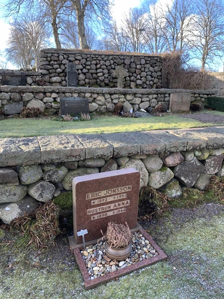 Grave number: SÖ F    22, 23