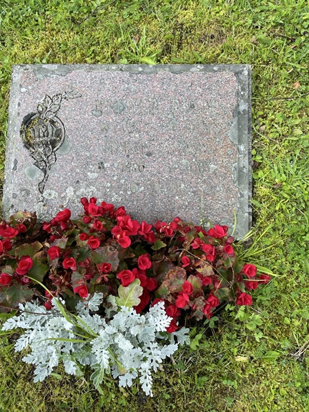 Grave number: R 5    12