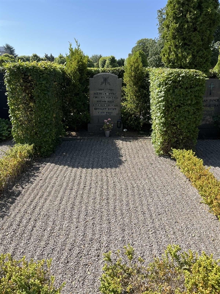 Grave number: NK B    12
