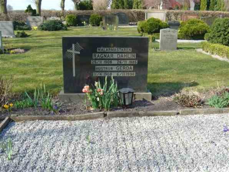 Grave number: FLÄ G   144-147